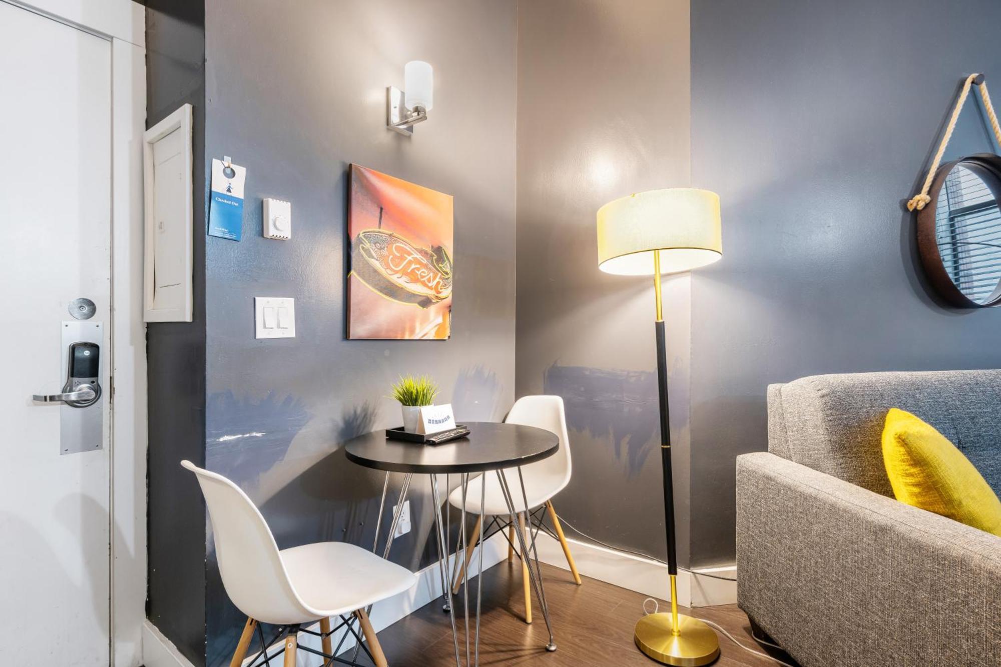 Oxford Apartment By At Mine Hospitality シアトル エクステリア 写真