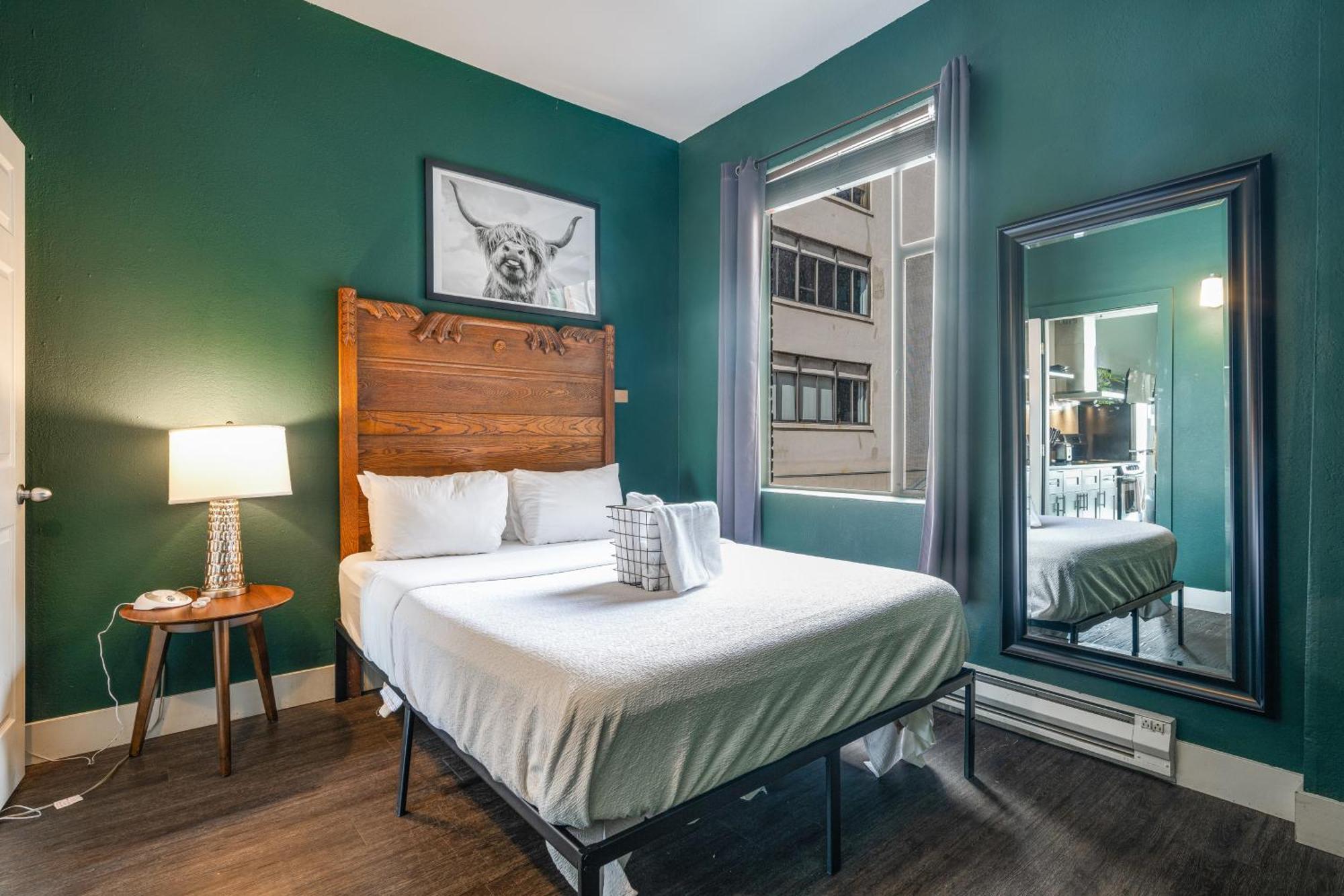 Oxford Apartment By At Mine Hospitality シアトル エクステリア 写真