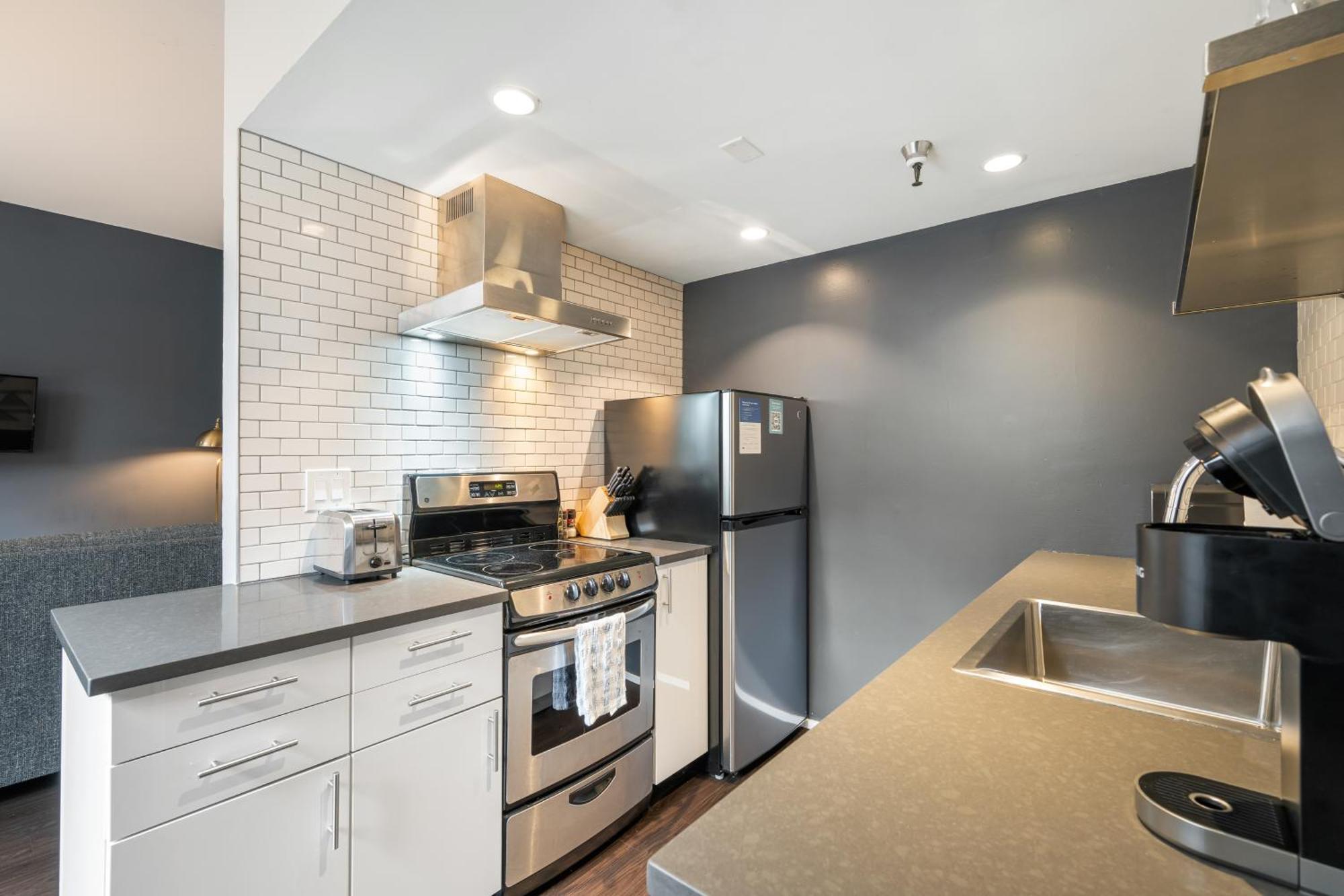 Oxford Apartment By At Mine Hospitality シアトル エクステリア 写真