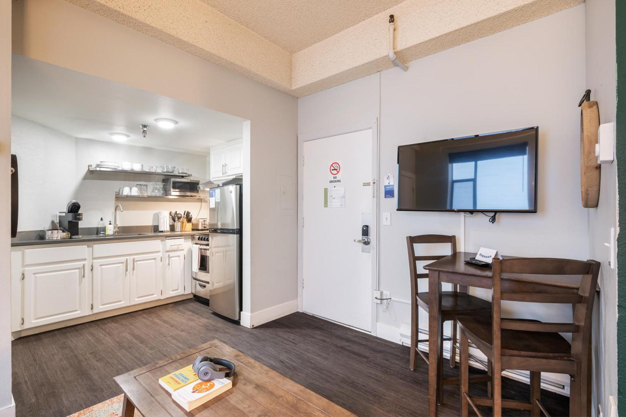 Oxford Apartment By At Mine Hospitality シアトル エクステリア 写真