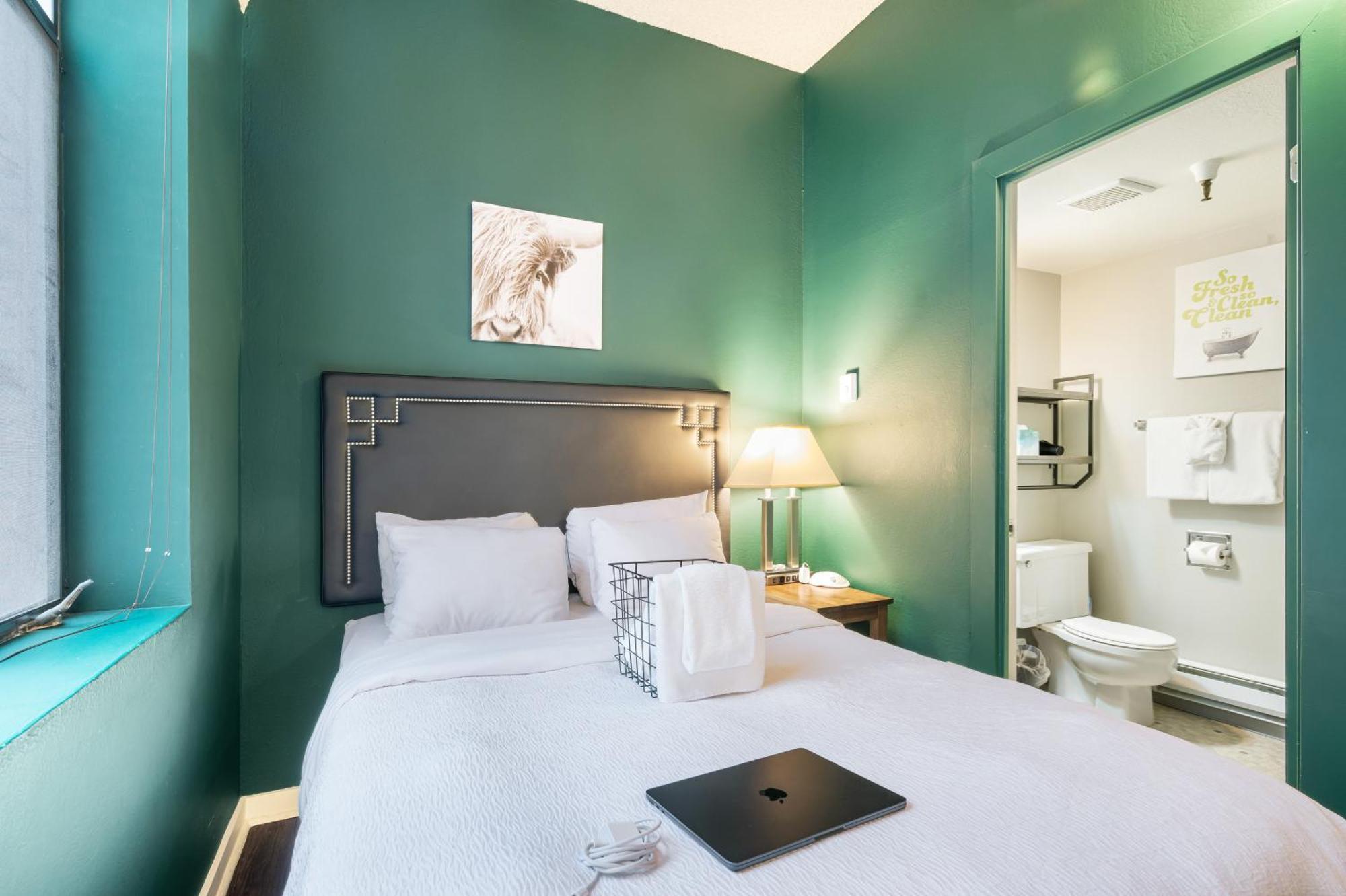Oxford Apartment By At Mine Hospitality シアトル エクステリア 写真