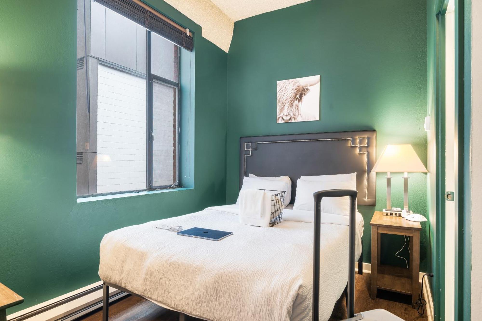 Oxford Apartment By At Mine Hospitality シアトル エクステリア 写真