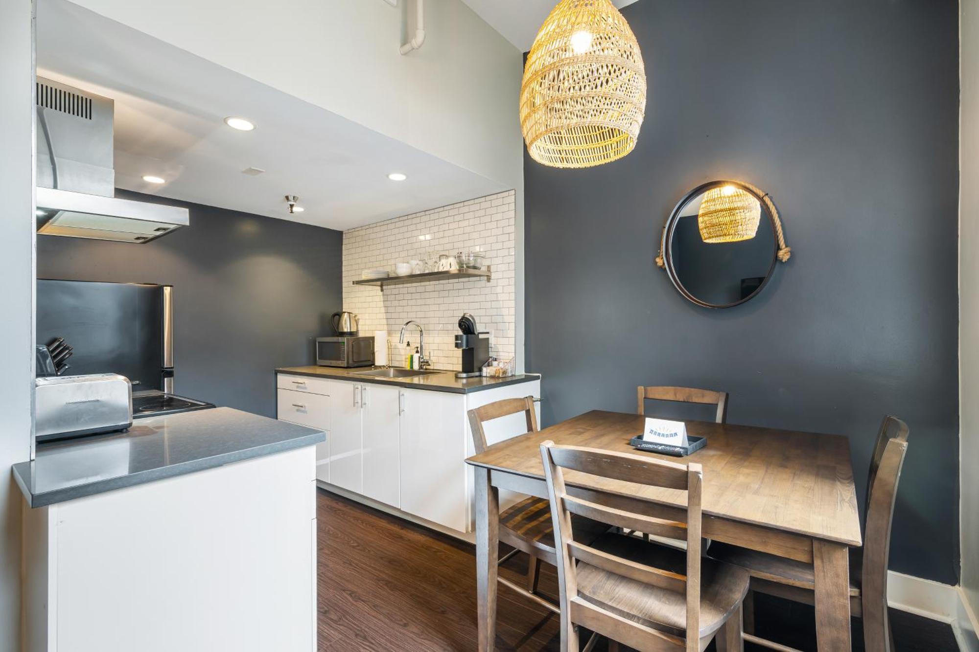 Oxford Apartment By At Mine Hospitality シアトル エクステリア 写真
