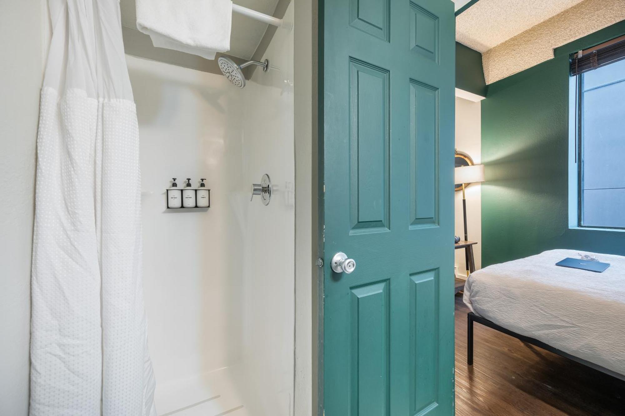 Oxford Apartment By At Mine Hospitality シアトル エクステリア 写真