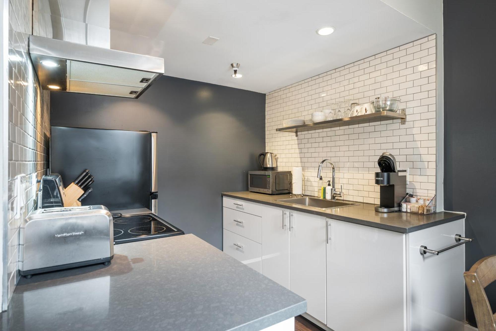 Oxford Apartment By At Mine Hospitality シアトル エクステリア 写真