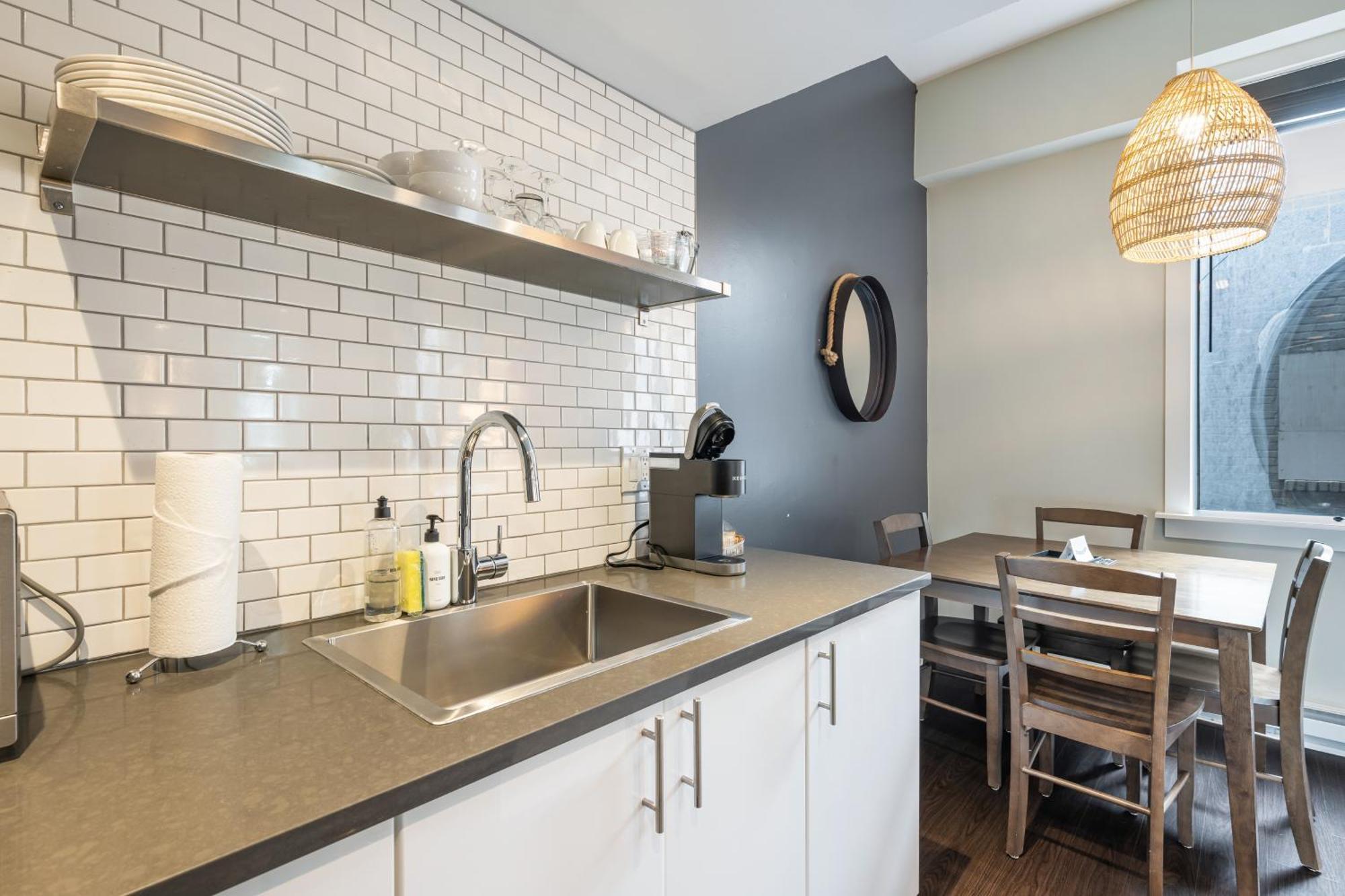 Oxford Apartment By At Mine Hospitality シアトル エクステリア 写真