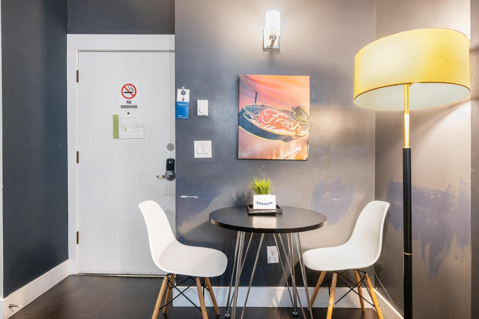 Oxford Apartment By At Mine Hospitality シアトル エクステリア 写真