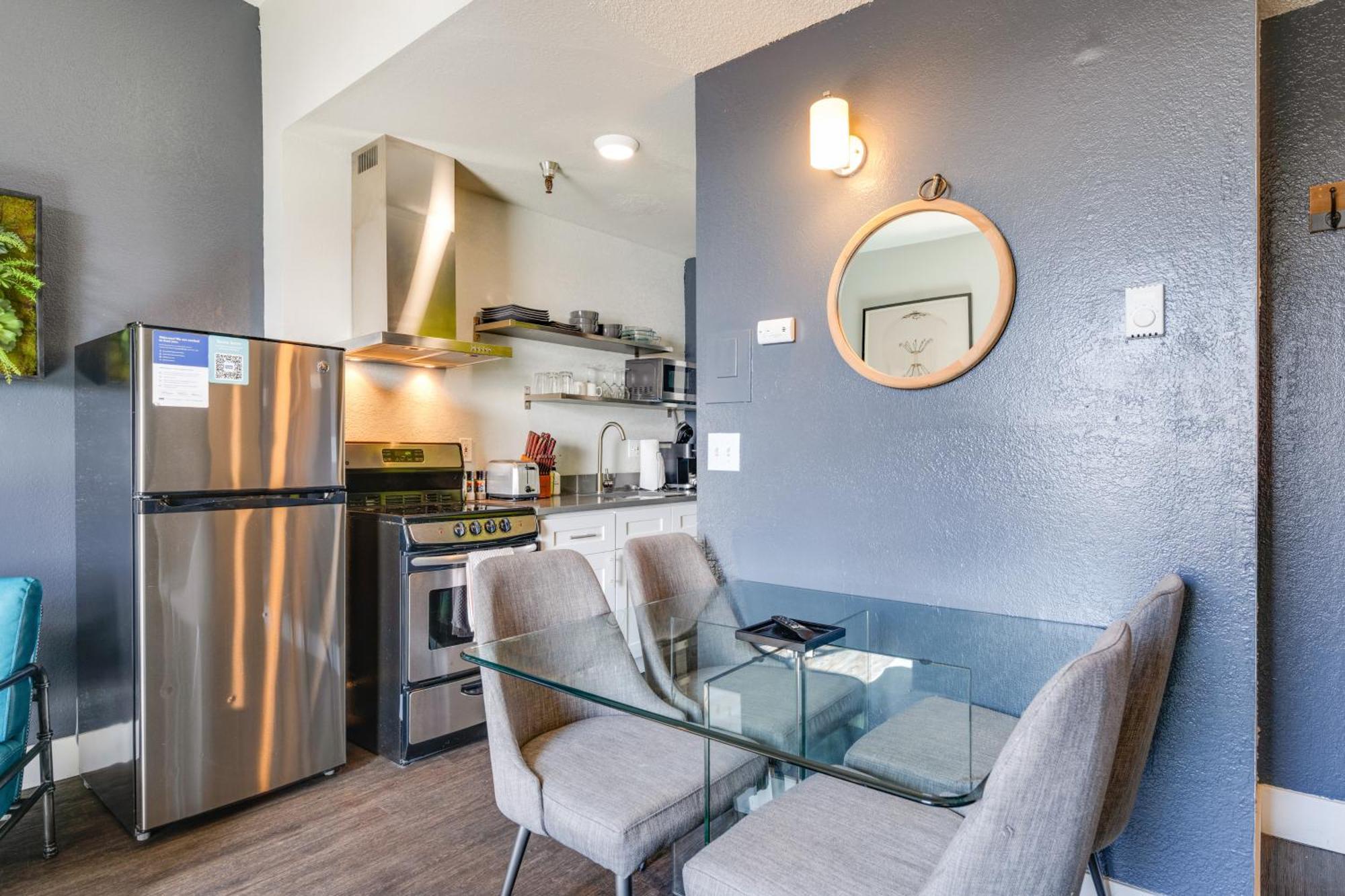 Oxford Apartment By At Mine Hospitality シアトル エクステリア 写真