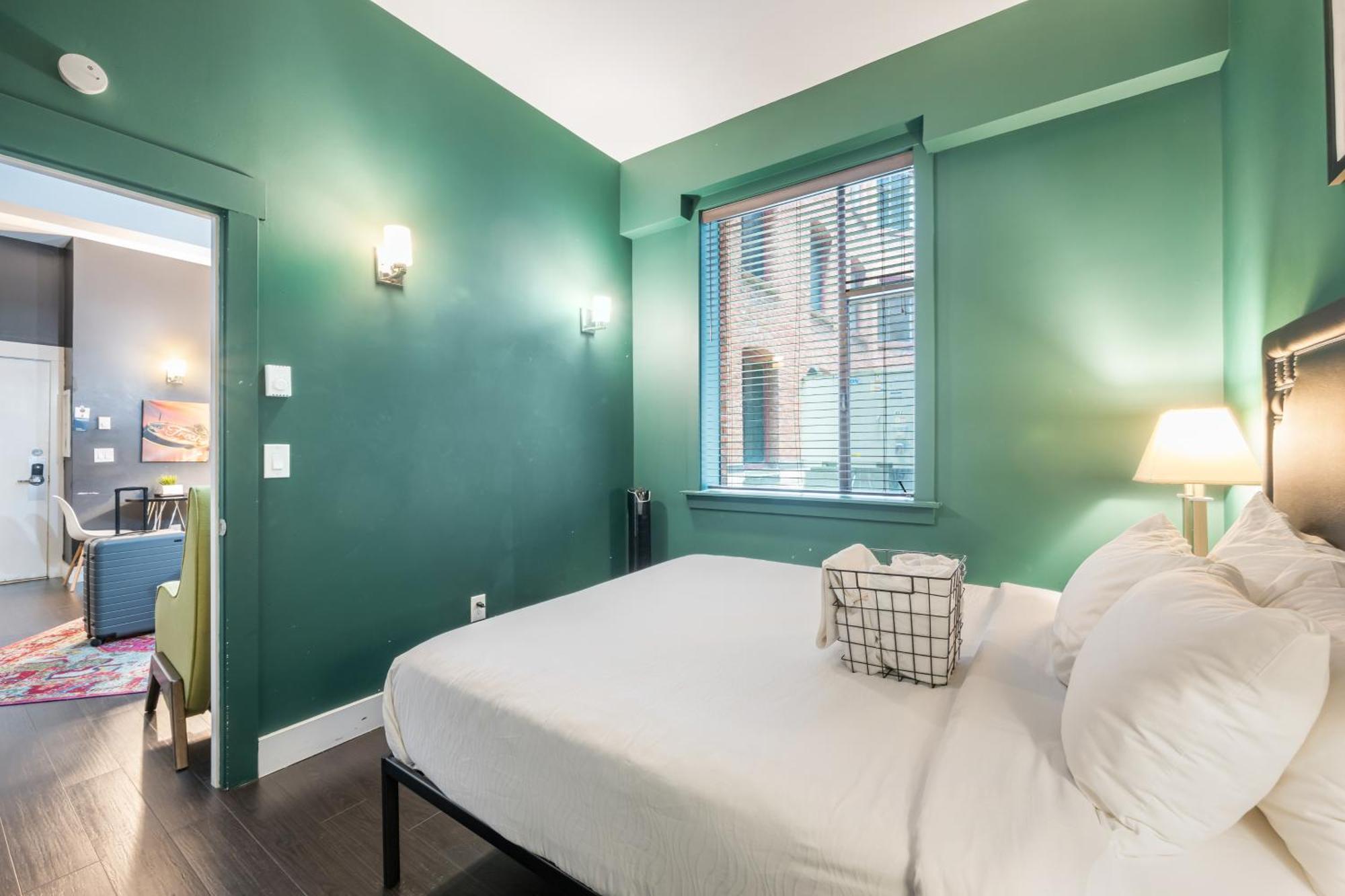 Oxford Apartment By At Mine Hospitality シアトル エクステリア 写真