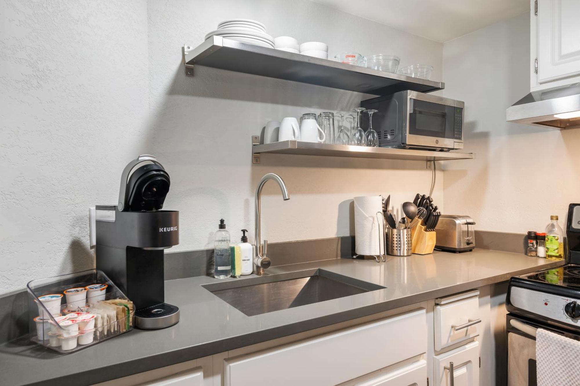 Oxford Apartment By At Mine Hospitality シアトル エクステリア 写真