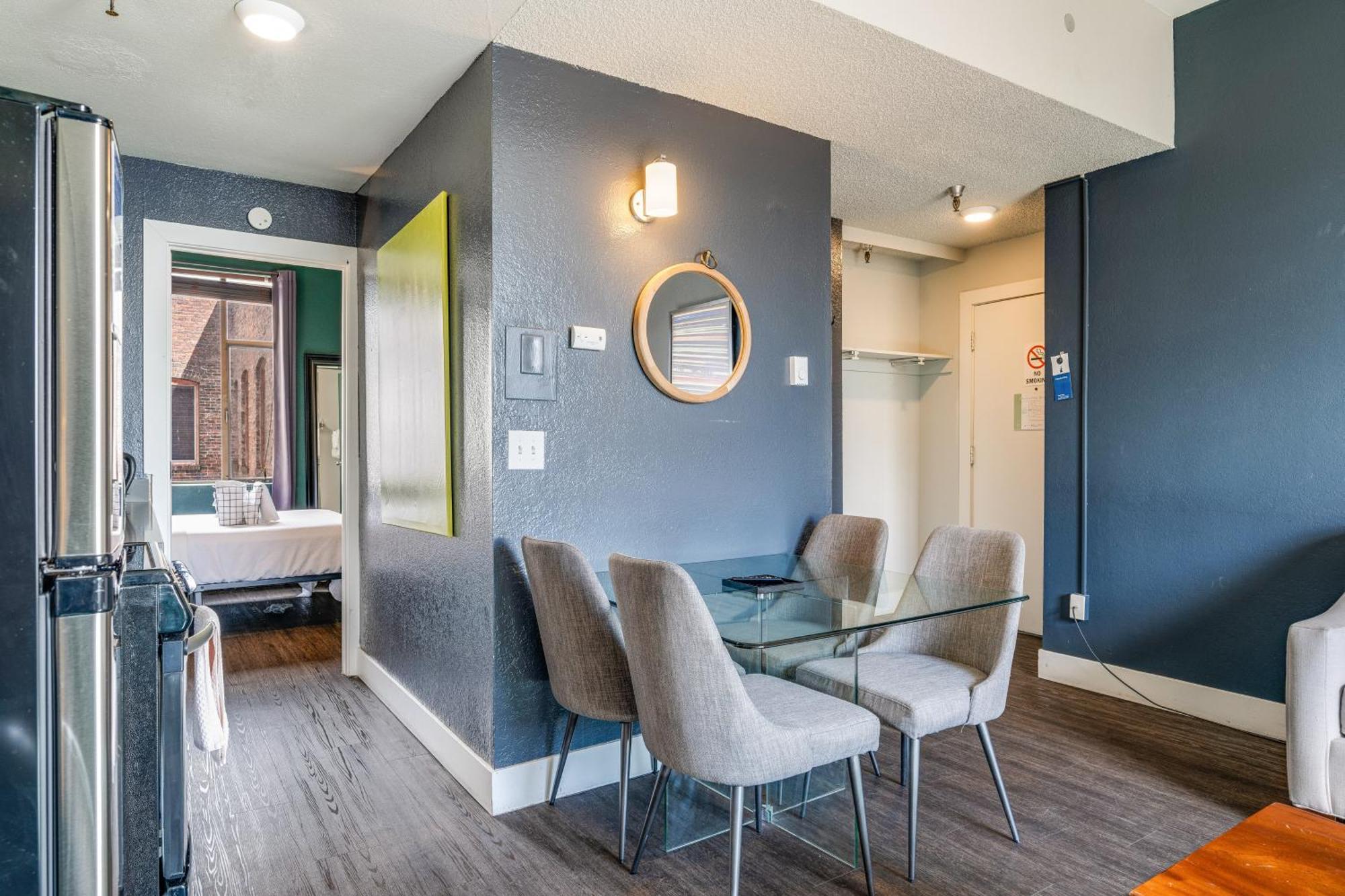 Oxford Apartment By At Mine Hospitality シアトル エクステリア 写真