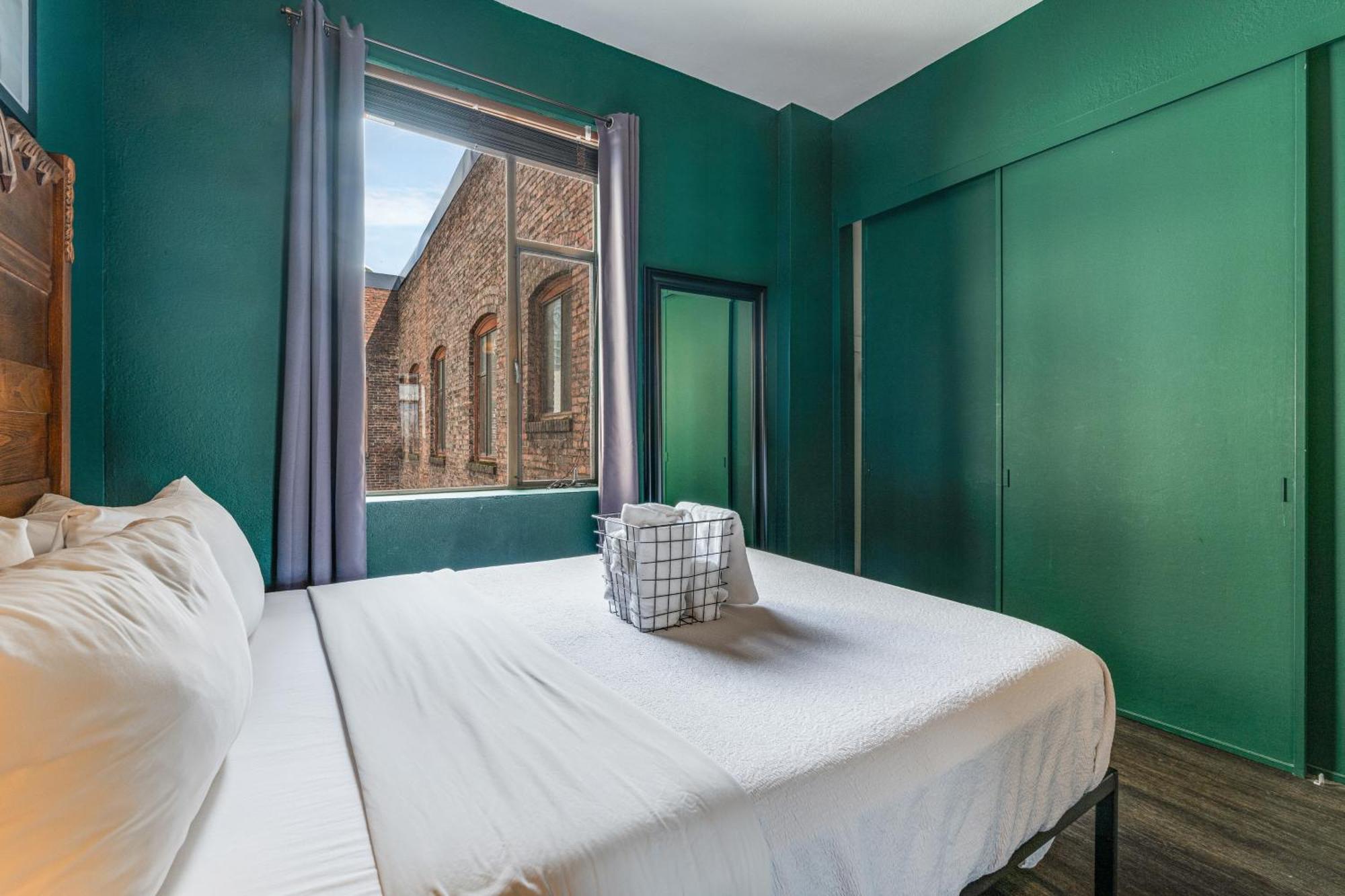 Oxford Apartment By At Mine Hospitality シアトル エクステリア 写真