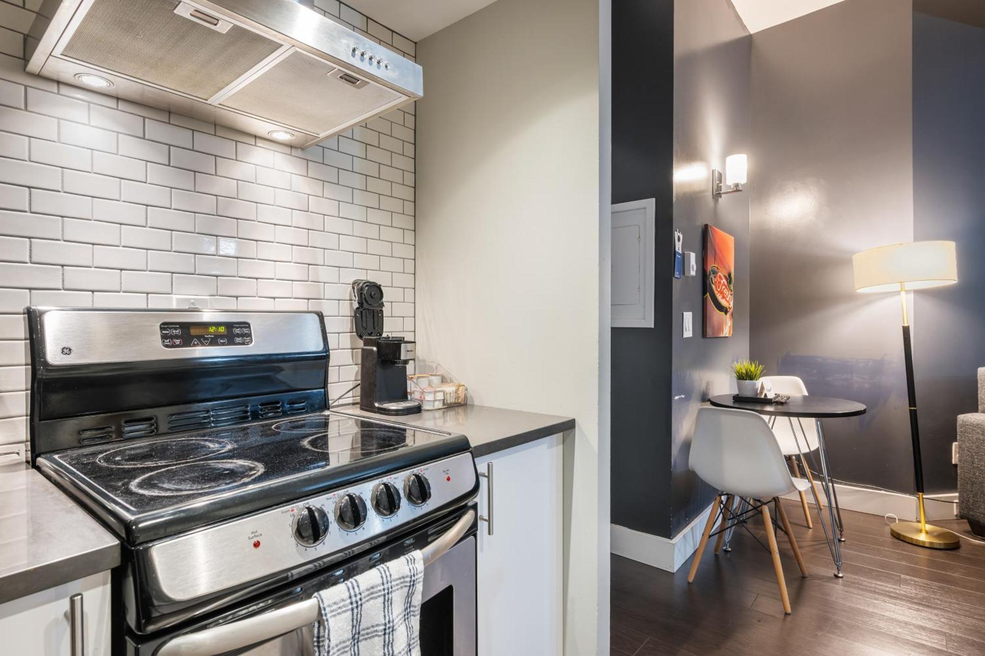 Oxford Apartment By At Mine Hospitality シアトル エクステリア 写真