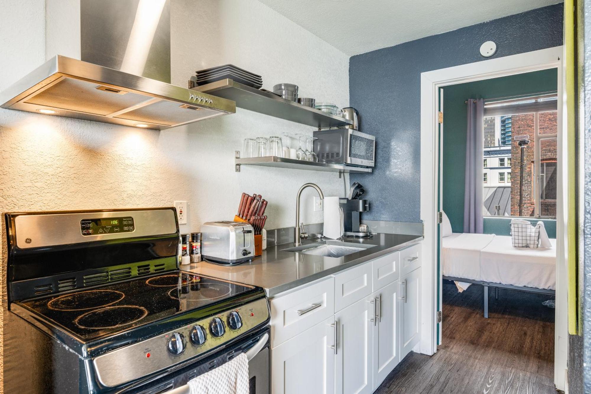 Oxford Apartment By At Mine Hospitality シアトル エクステリア 写真
