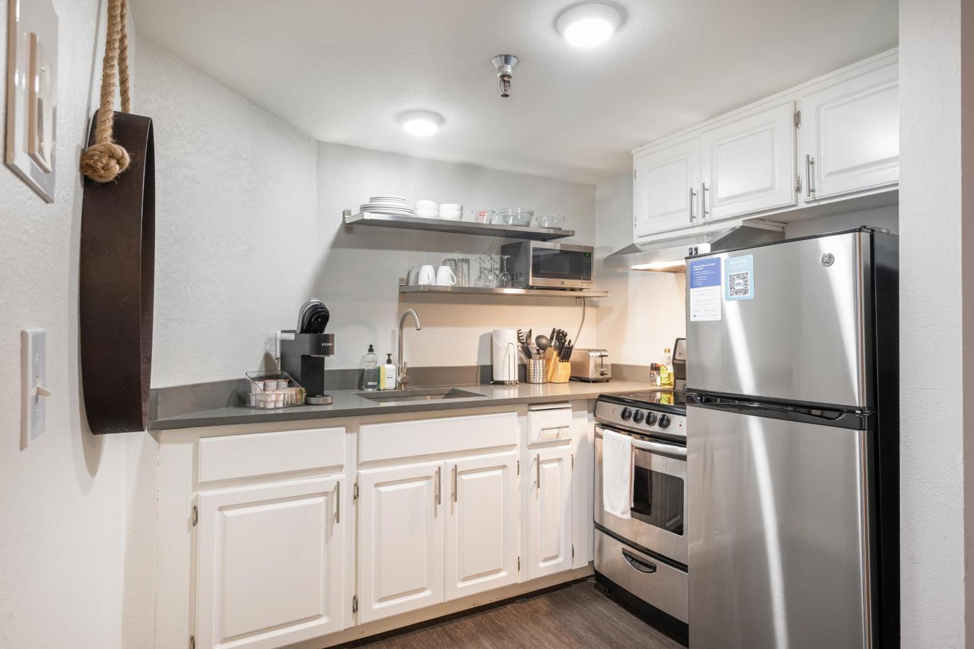 Oxford Apartment By At Mine Hospitality シアトル エクステリア 写真