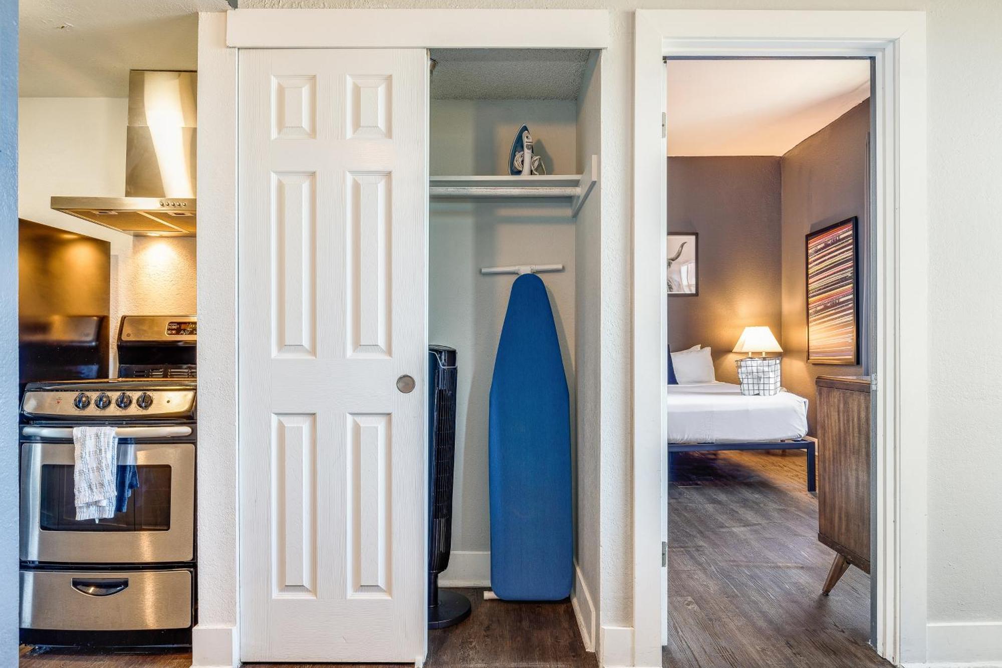 Oxford Apartment By At Mine Hospitality シアトル エクステリア 写真