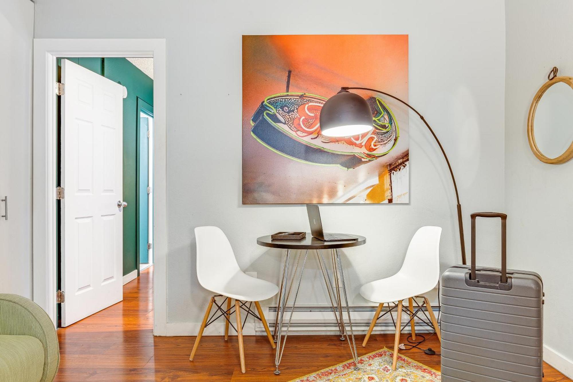 Oxford Apartment By At Mine Hospitality シアトル エクステリア 写真