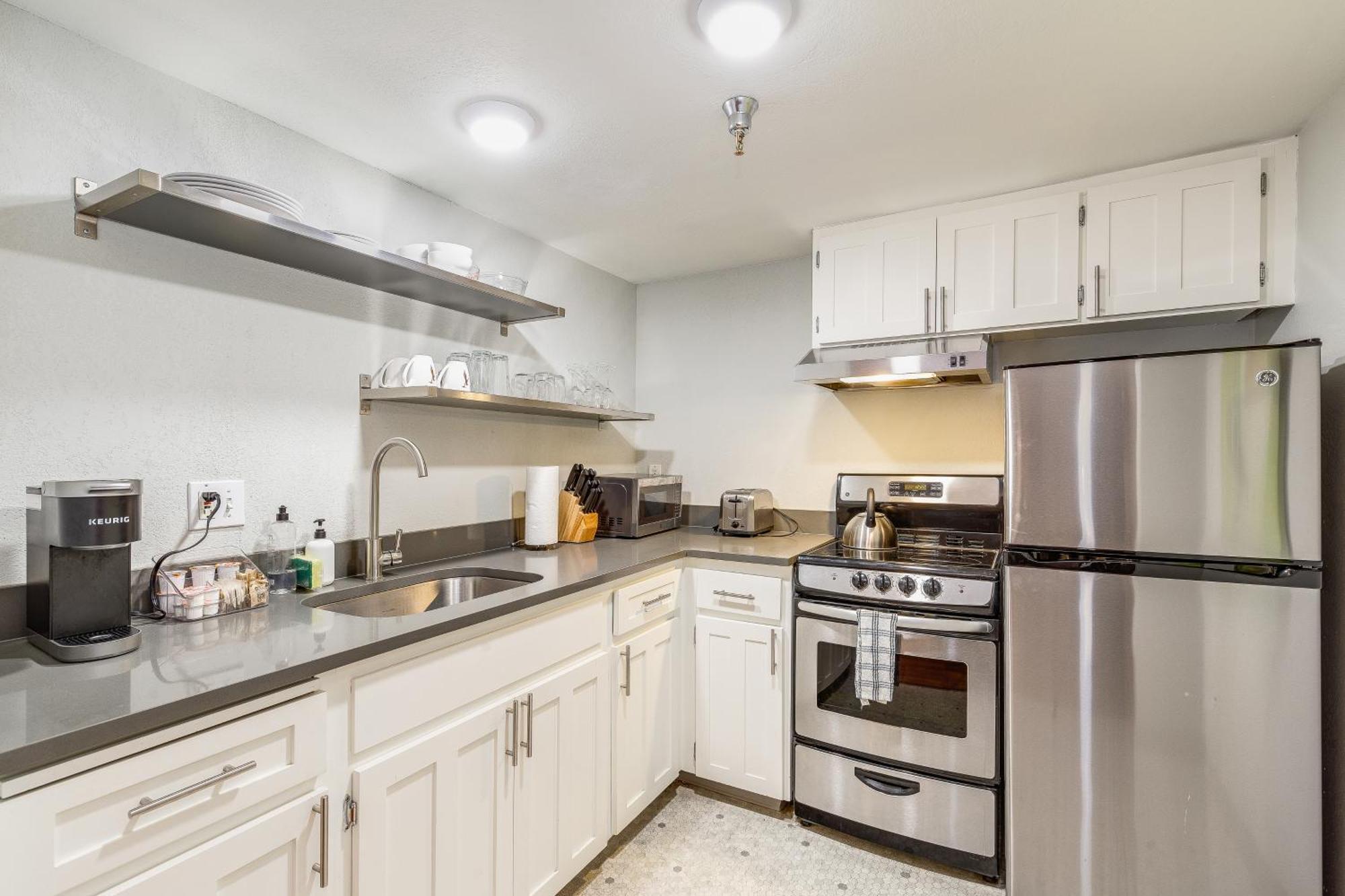 Oxford Apartment By At Mine Hospitality シアトル エクステリア 写真